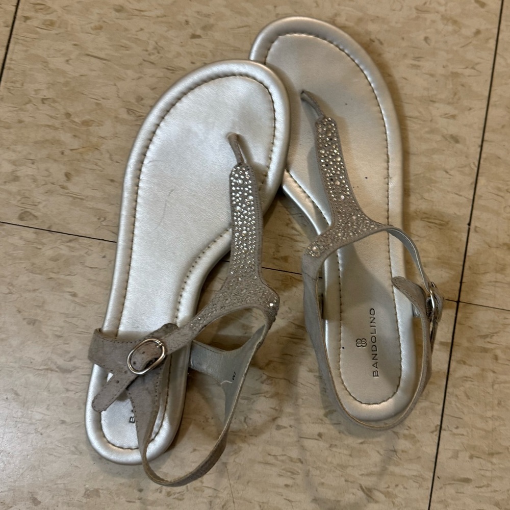 Sparkly silver flat sandals - Bandolino brand - 7 women’s
